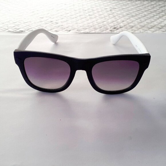 NWOT Havaianas black frame, white temples & brown lens sunglasses - Picture 6 of 7